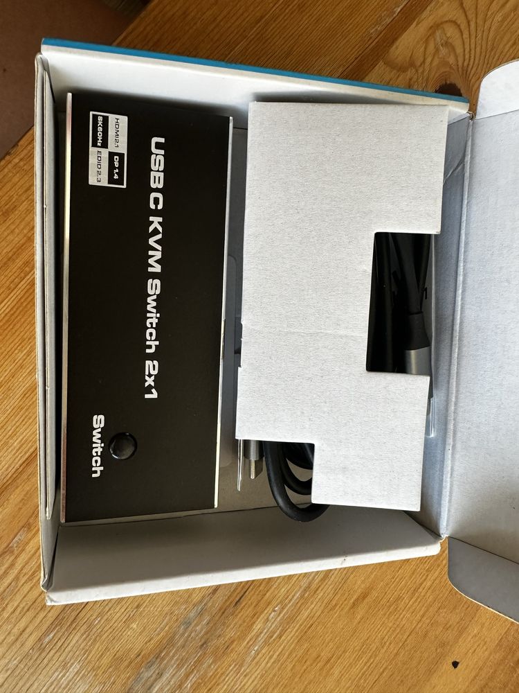 Przełącznik KVM USB C DISPLAY port Konwenter  8K