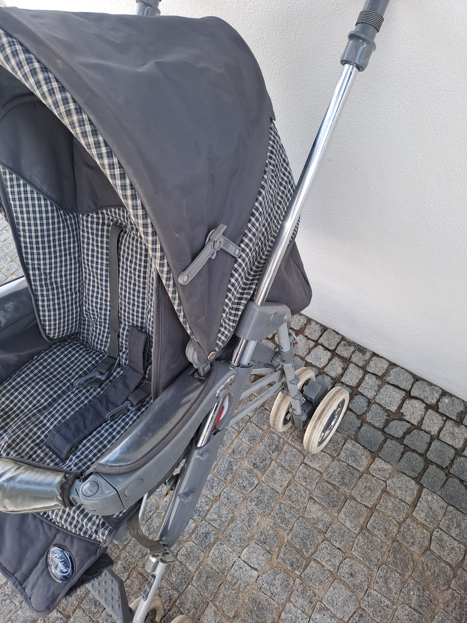 Carrinho + cadeira de carro de bebé