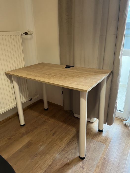 Biurko z wkręcanymi nogami