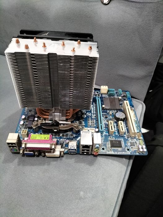 Płyta główna z radiatorem