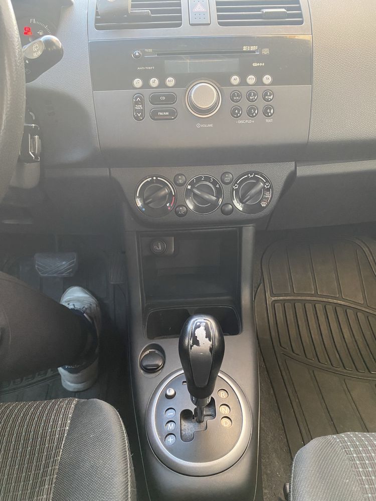 Suzuki Swift 1.3 16V (Caixa Automática)
