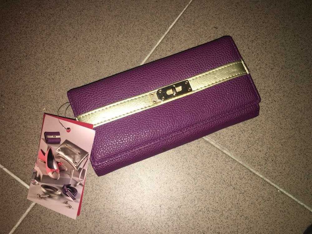 Śliczny fioletowy portfel