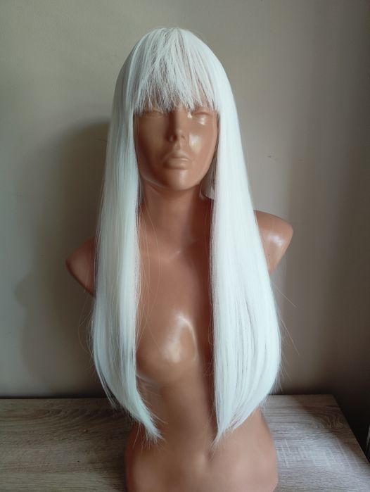 Nowa odważna ekstrawagancka biała długa prosta peruka z grzywką