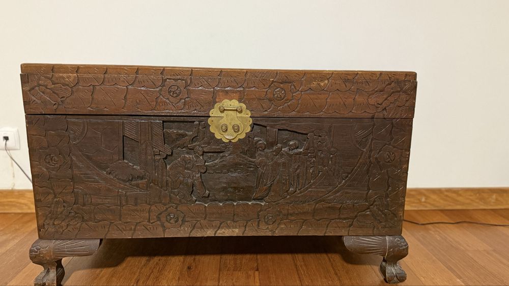 Baú De Canfora Para Decoração De Antiquário