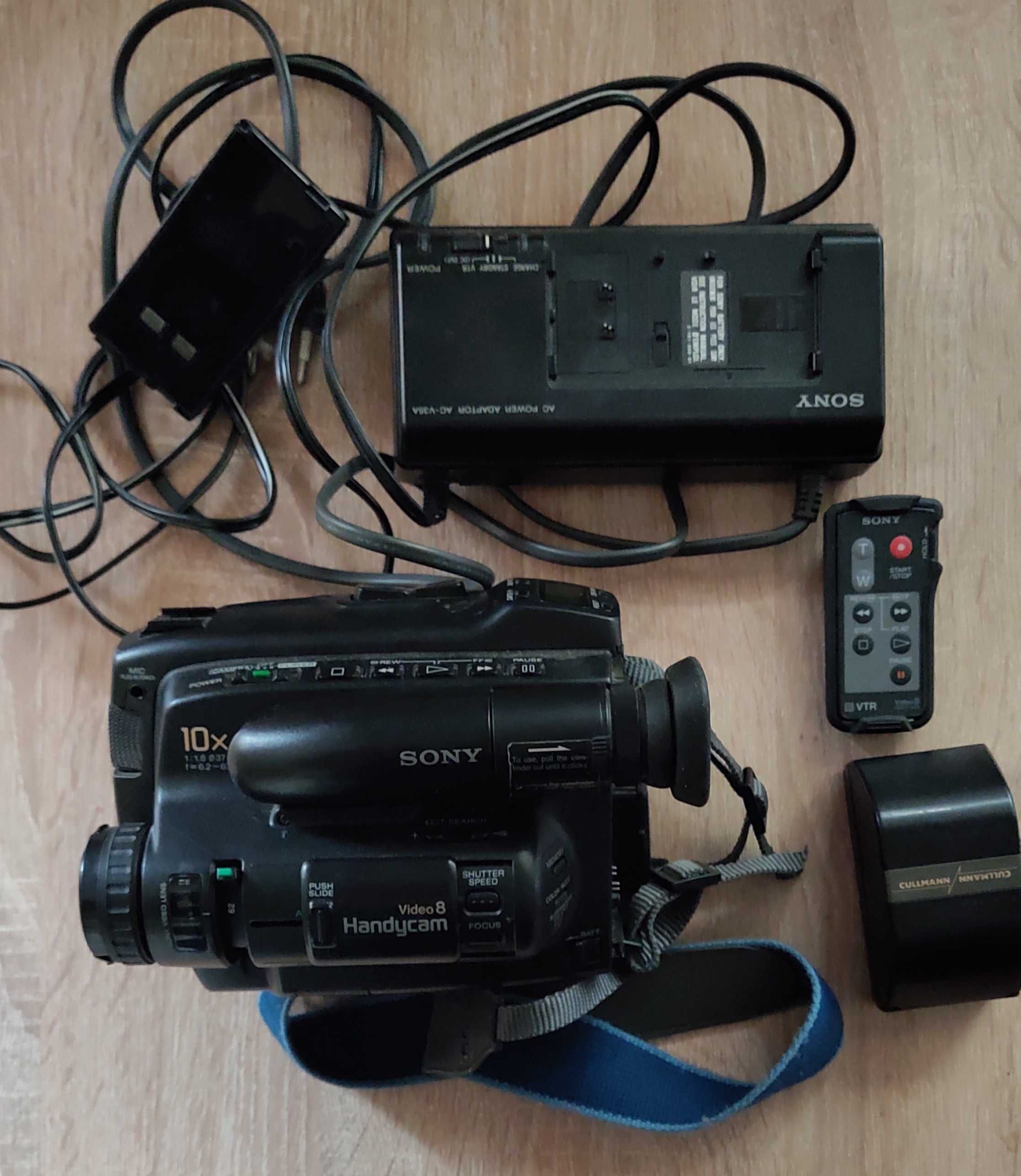 Відеокамера Sony CCD-TR60E