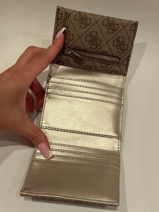 Гаманець Guess.