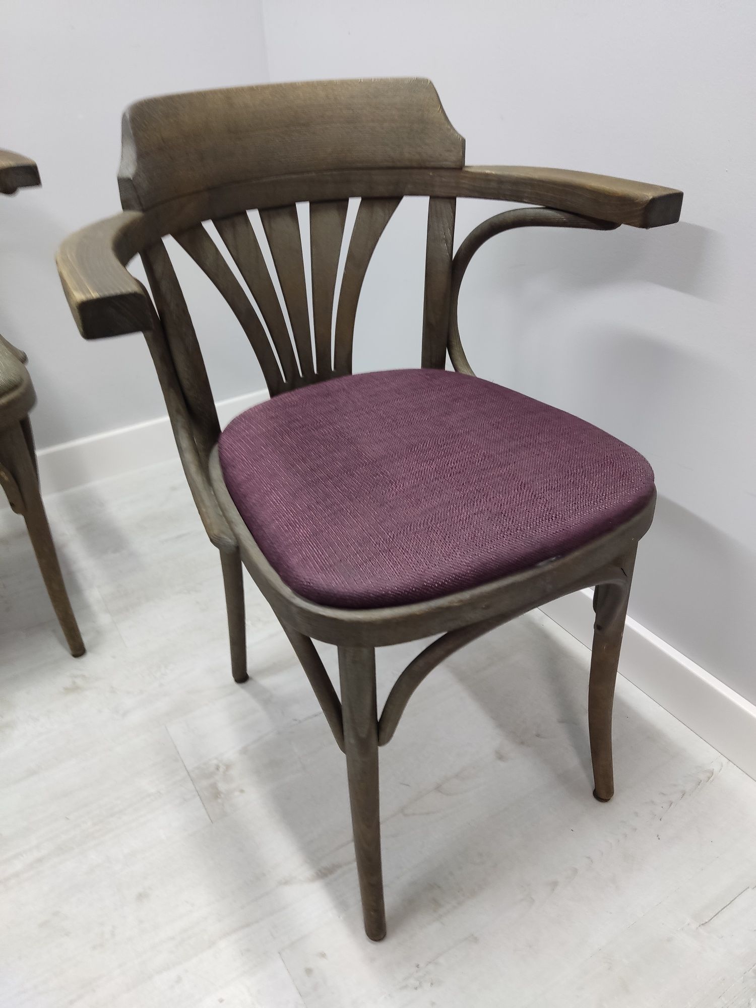 Krzesła Thonet Fameg do restauracji z podłokietnikiem 10 szt