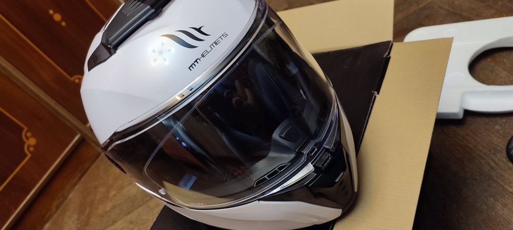 Продам мотошолом MT Atom 2