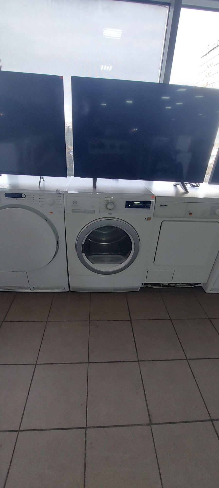 Сушильна машина Electrolux  EDH13487RW