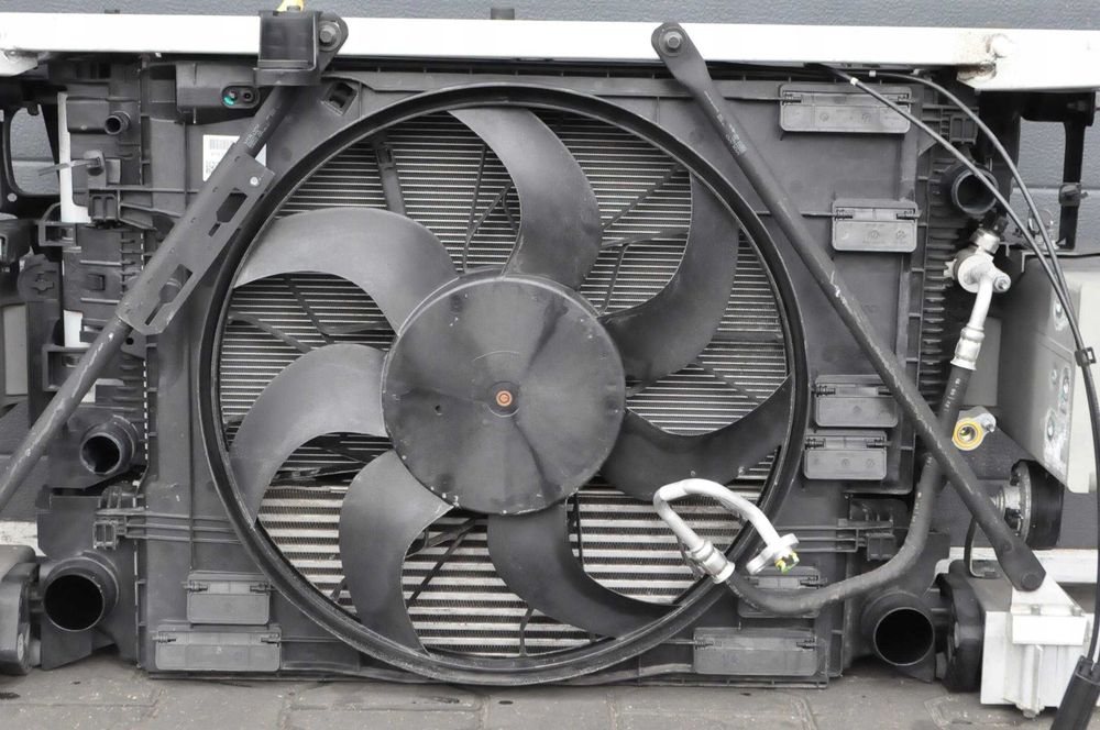 Volvo V90 II Передня панель, телевізор