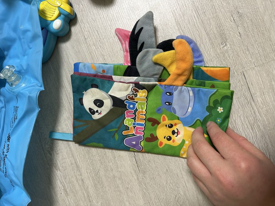 Розвиваюча тактильна книжечка