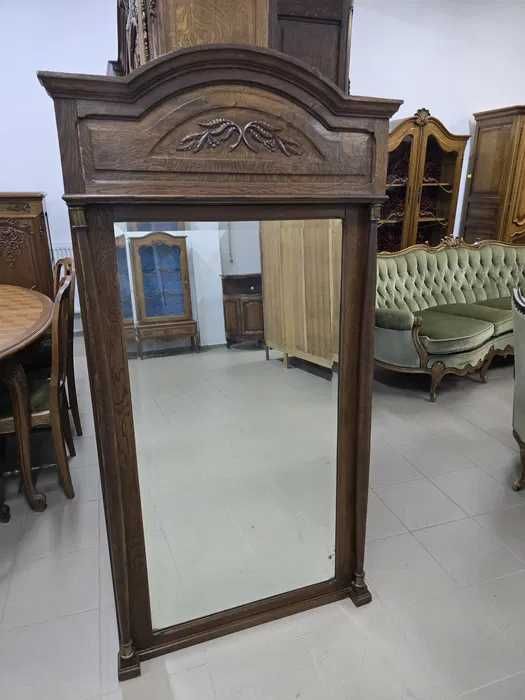 Lustro w stylu klasycznym z drewnianą ramą