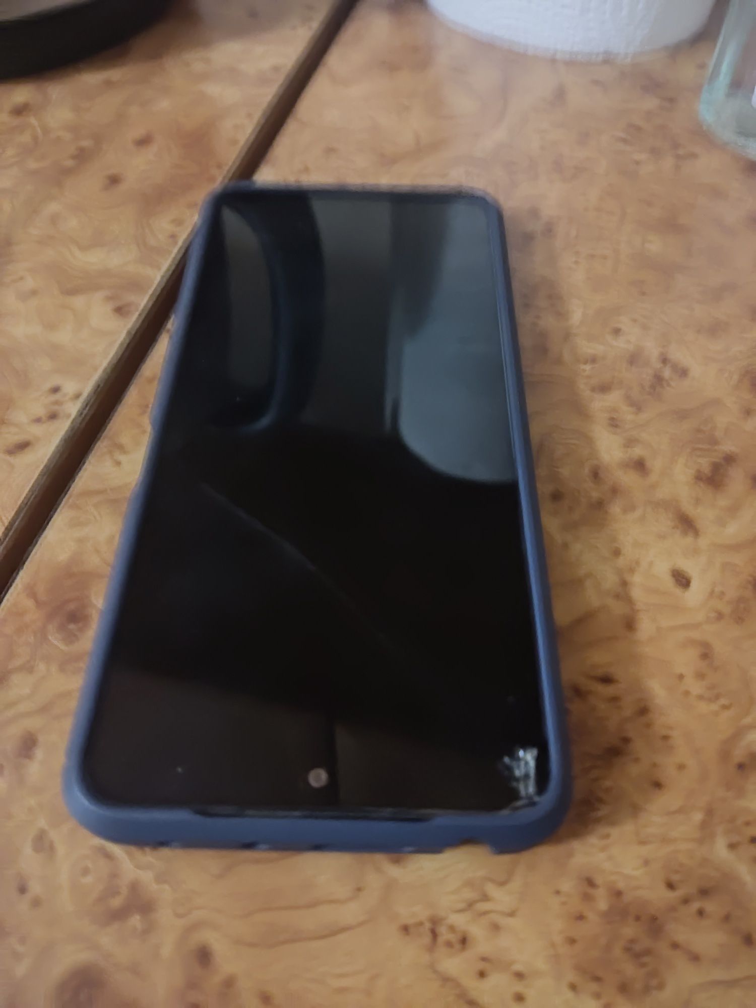 Witam sprzedam telefon poco x4 pro uszkodzony ekran.