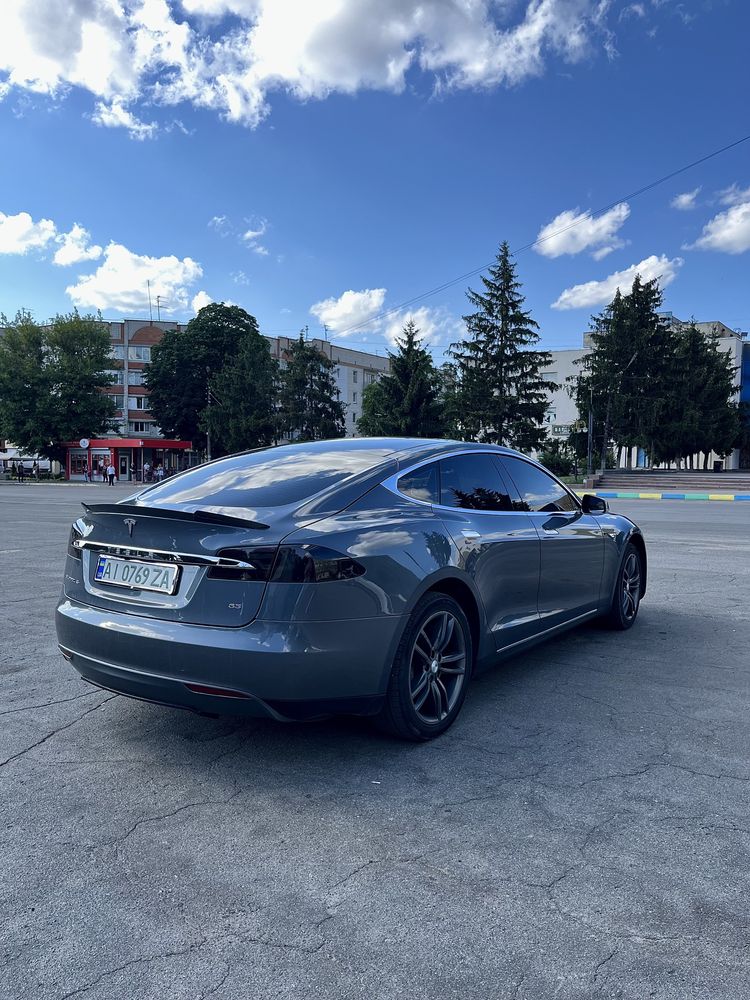 Tesla model s 2013