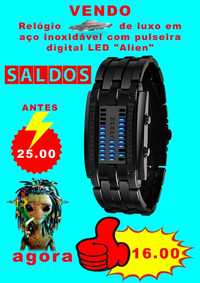 Relógio LED Alien
