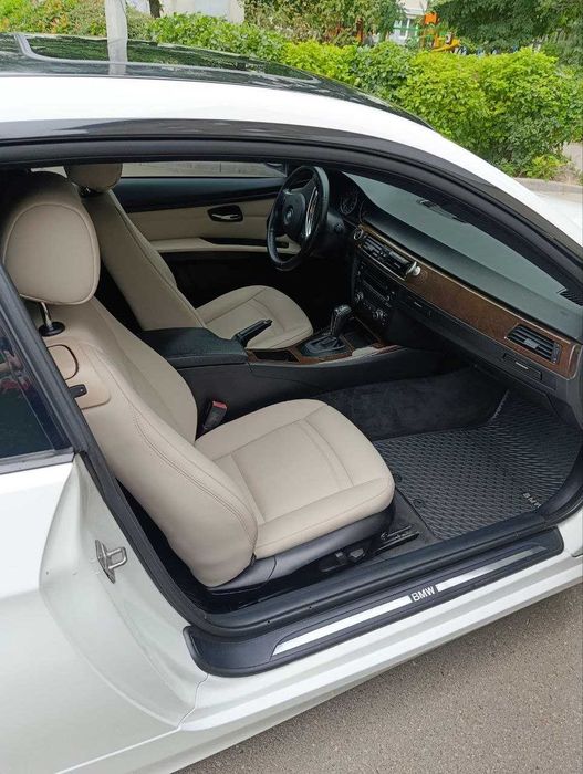 BMW 328i (E92) 2011 рік