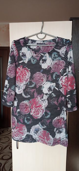 Стильний жіночий свитерок