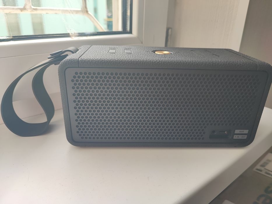 Marshall Middleton Black