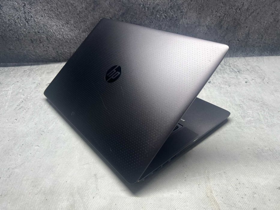 HP Zbook Studio G3 / i7 6820HQ 3.6GHz / 32GB DDR4 / 512SSD / 15.6 4K