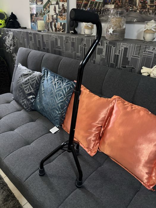 Laska inwalidzka na trzech nogach laska trójnóg