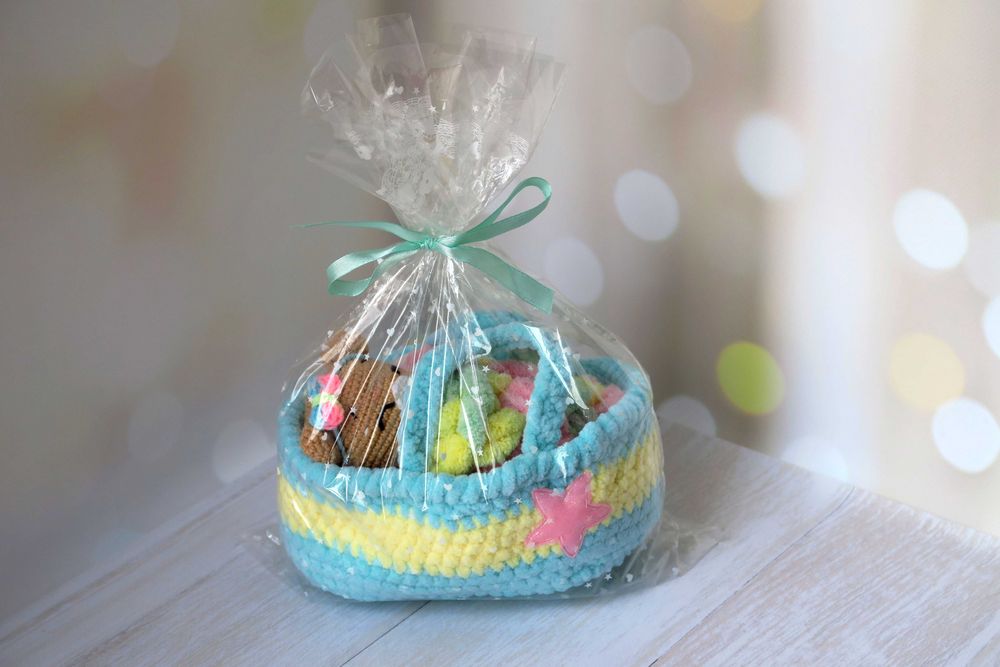 Набір В'язаний ведмедик у люльці з ковдрою і подушкою