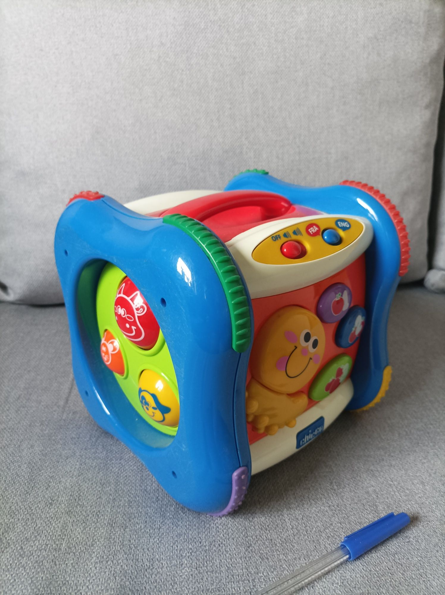 Chicco kostka manipulacyjna język angielski i francuski