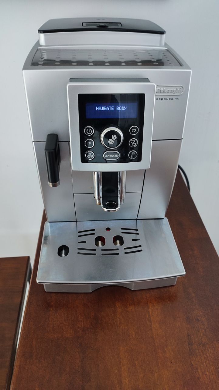 Кофеварка, кофемашина Делонги Delonghi ECAM 23.450