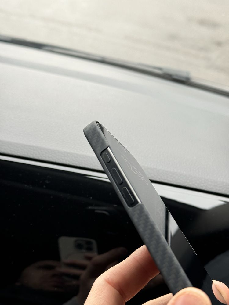 Карбоновый чехол MagSafe iPhone 16 Pro | Max