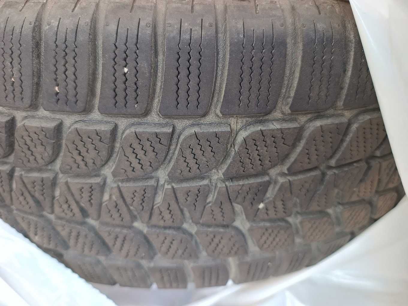 Opony Bridgestone Blizzak LM-25 4x4 235x60x17 102H komplet 4szt