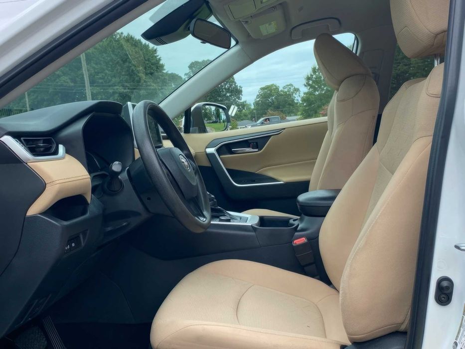 Toyota RAV4      2023