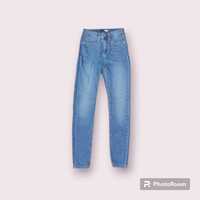 Modne obcisłe spodnie jeansowe