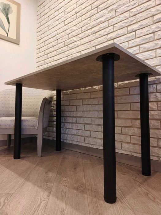 Новий кухонний стіл - практичність та сучасний дизайн