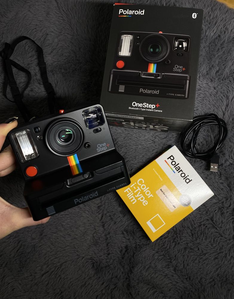 Polaroid OneStep+ wraz z pokrowcem i wkładami