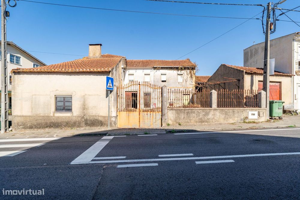 Moradia T6 para recuperação | Murtede