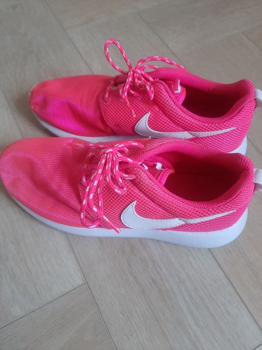 Buty Nike Roshe Run różowe r. 38