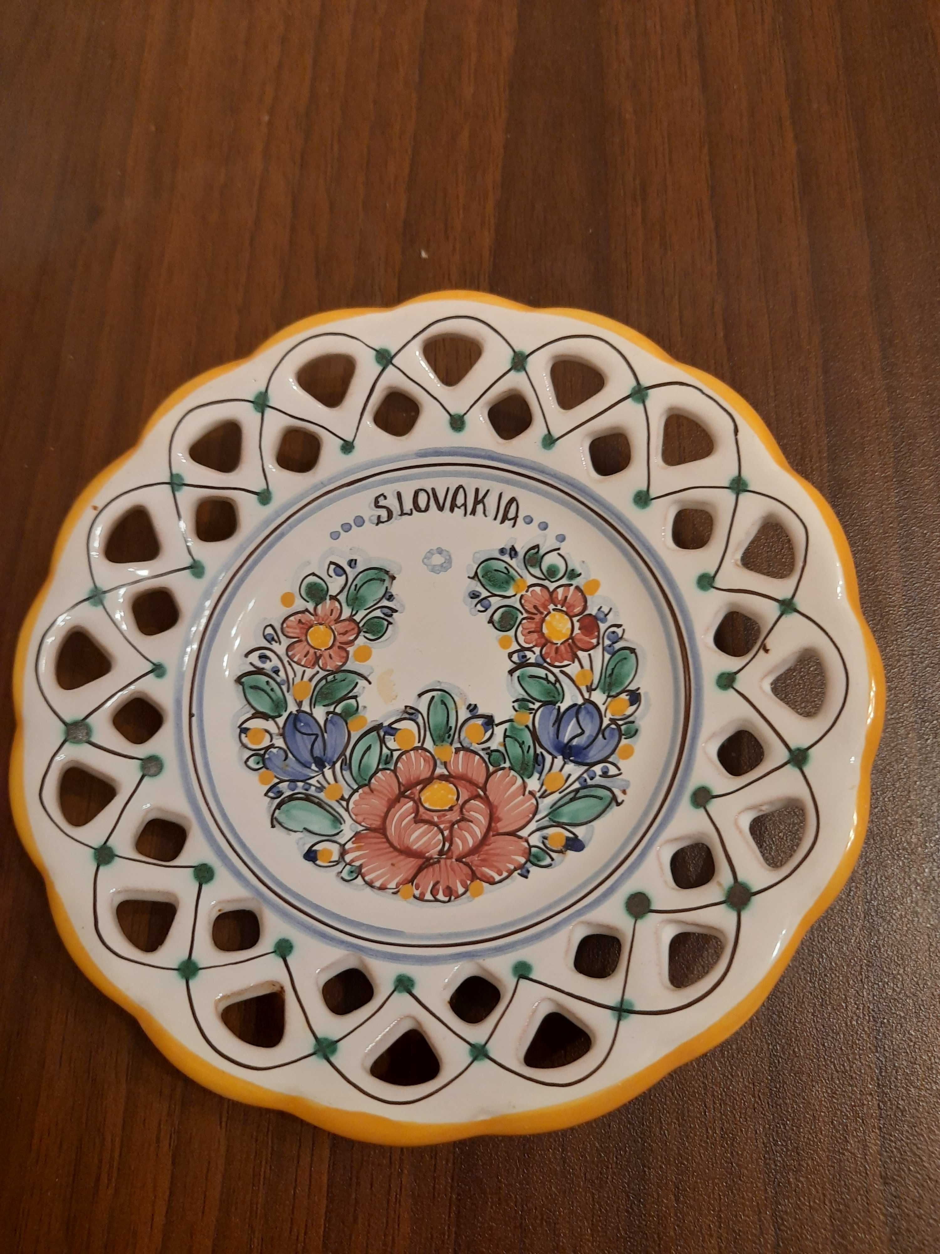 Сувенирные тарелки: Словакия,  , Тунис, Кемер, Одесса,Будапешт