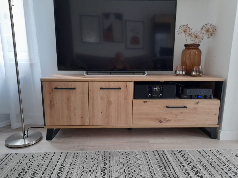 Zestaw mebli do salonu - czerń i drewno