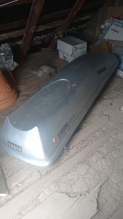 Бокс на кришу автомобіля.