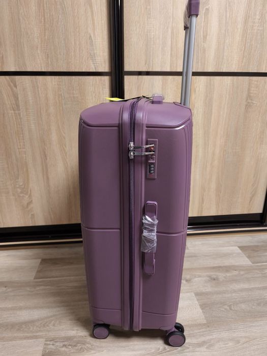 Чемодан для путешествий, дорожный чемодан, Валіза на колесах