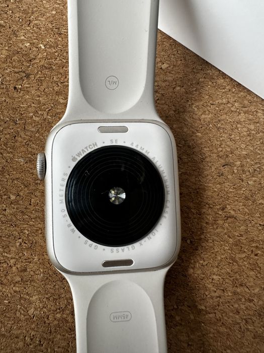 Apple Watch SE (2gen) 44mm - Bateria 97%