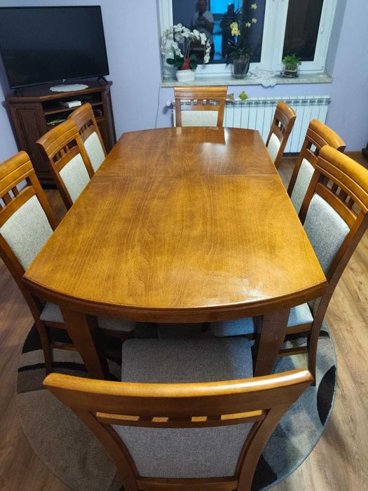 Stół do jadalni salonu