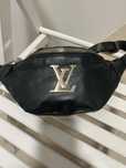 Saszetka nerka damska Louis Vuitton