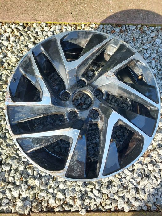 Felga Honda CR-V  Civic 17 7J x 17H2 ET 45

Rozstaw śrub: 5x114,3

Śre