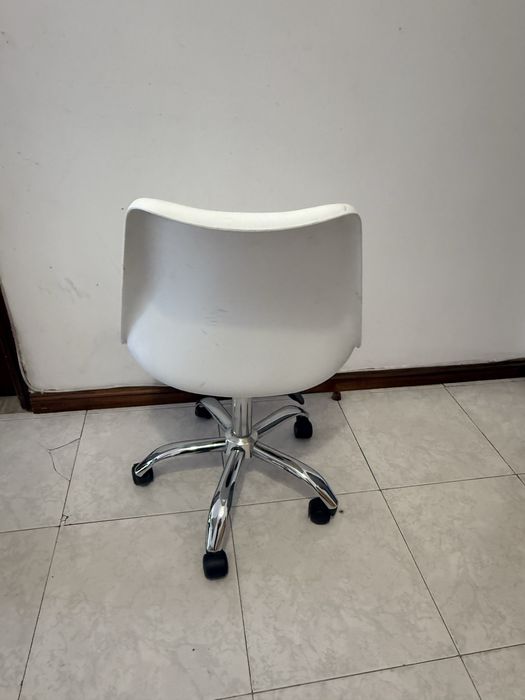 Cadeiras TOWER brancas escritorio
