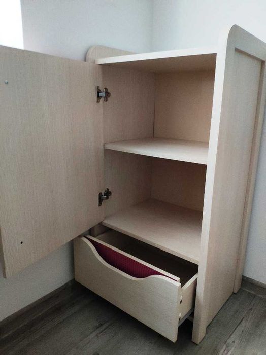 Zestaw mebli młodzieżowych dziecięcych HiHot. Szafa+ komoda + 2 półki