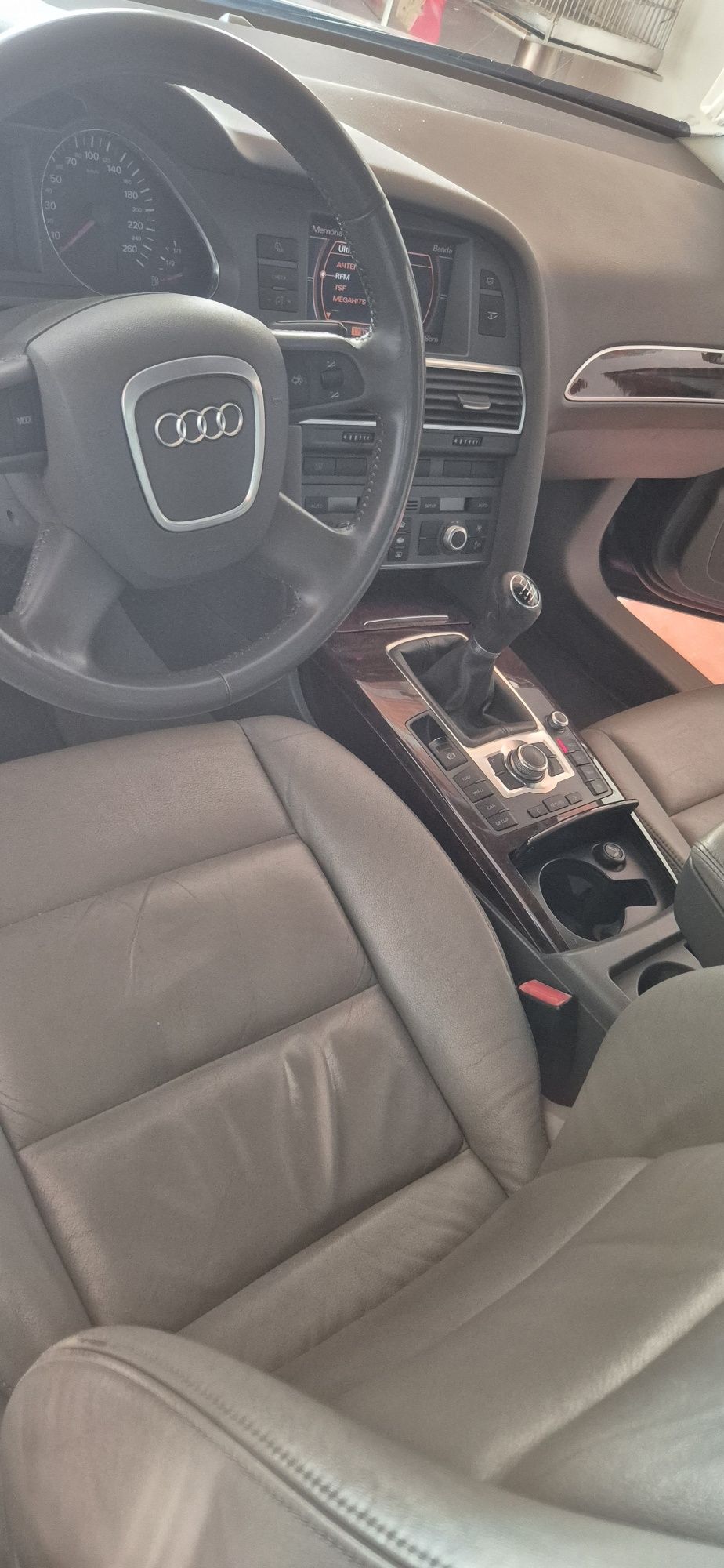 Audi A6 muito direitinho estofos impecáveis pintura em muito bom estad