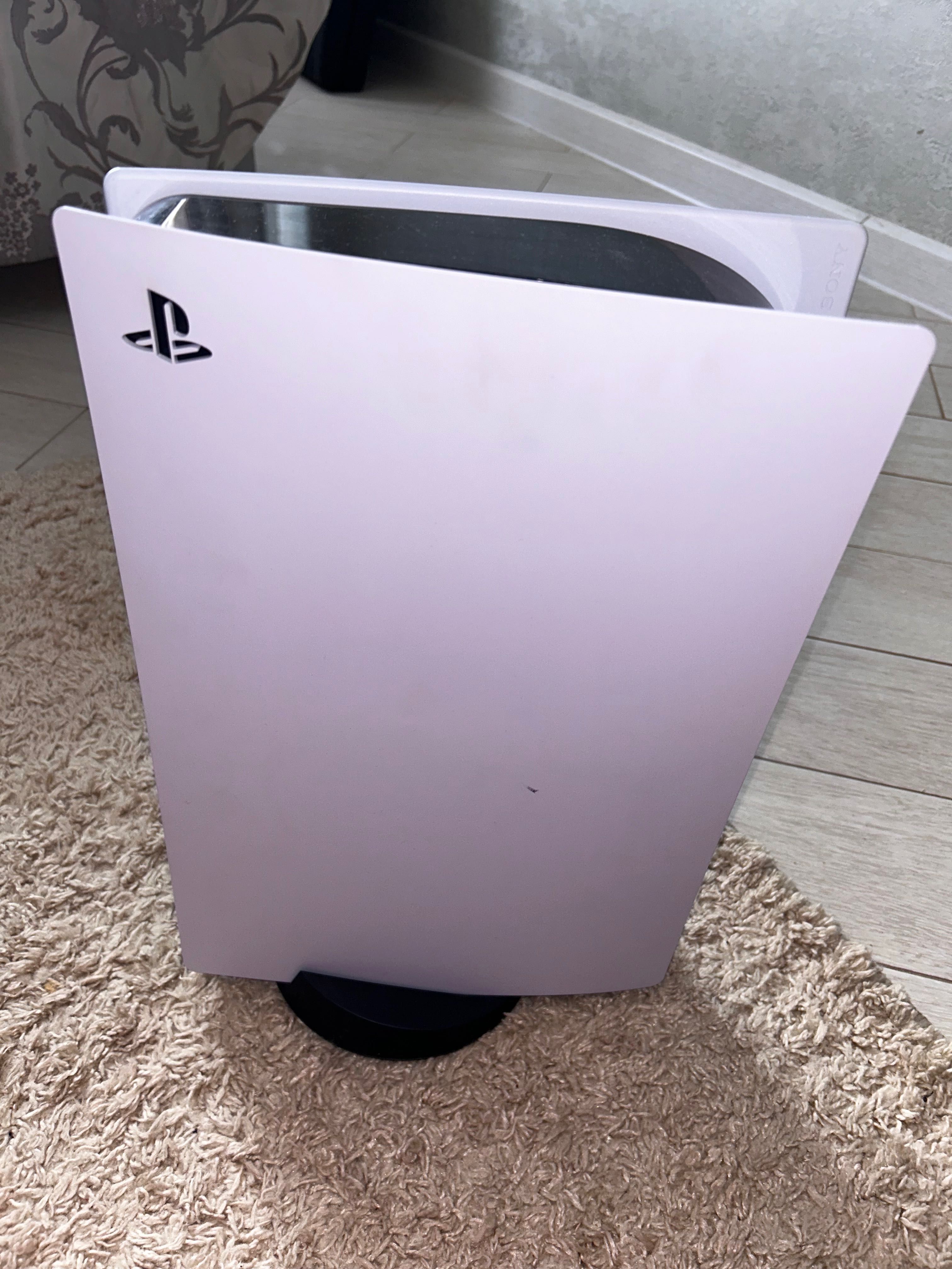 Продам б/у Sony PlayStation 5 825гб, в отличном состоянии!