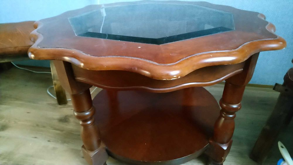 Stolik kawowy z szybą