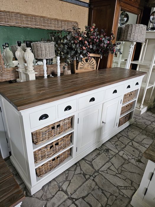 Komoda drewniana w stylu prowansalskim