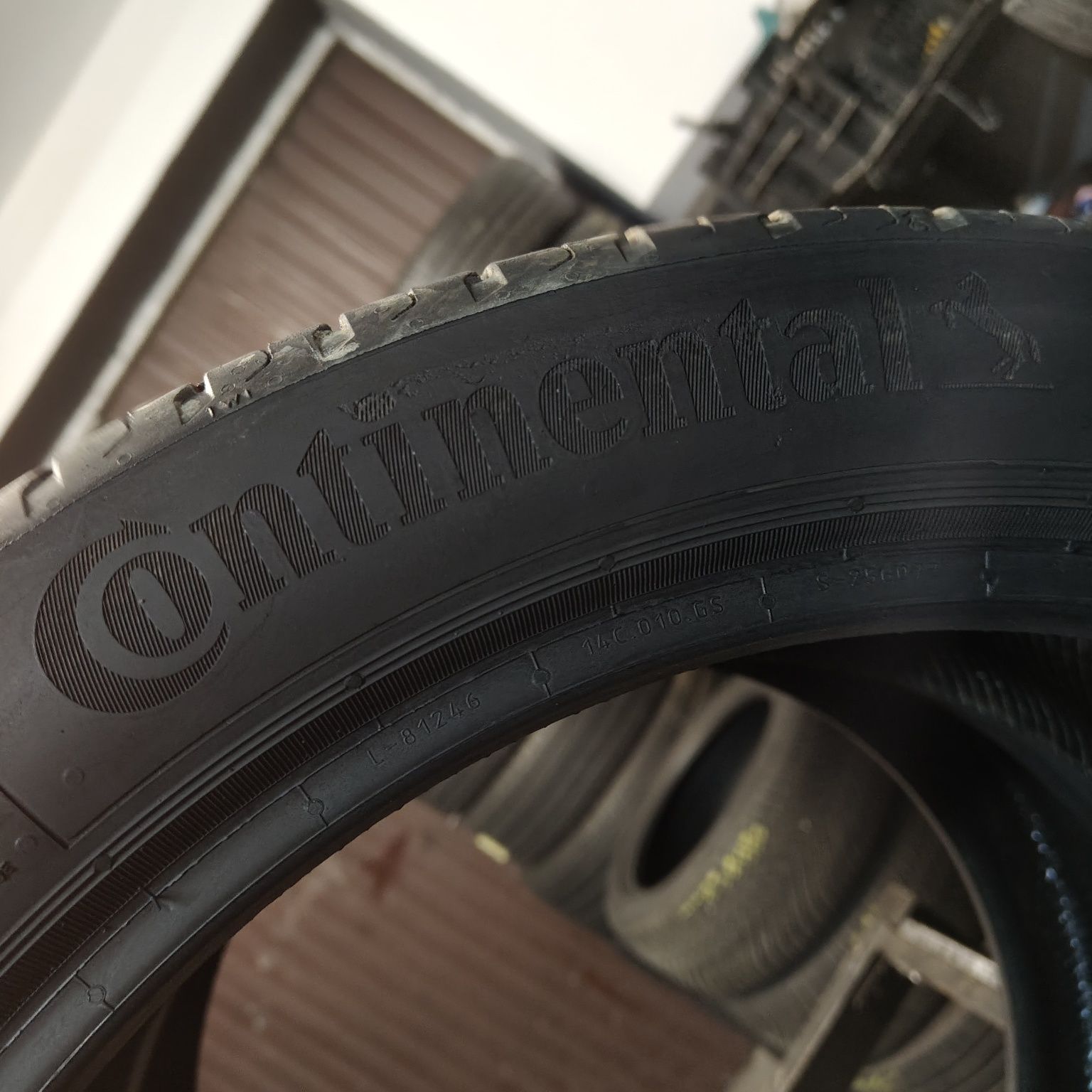 225/45/18 Sprzedam parę opon letnich Continental